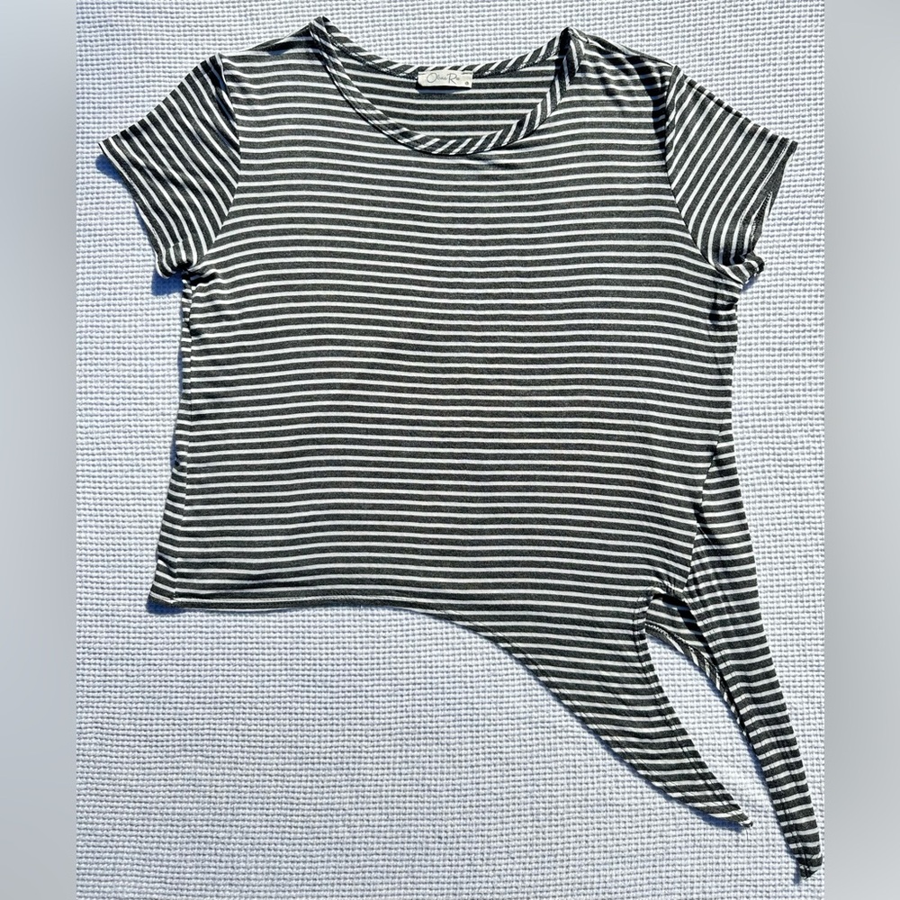 Olivia Rae Large dark Gray And White Stripped T Shirt With Left Side Waist Tie